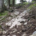 Steinplatte in der Kurve