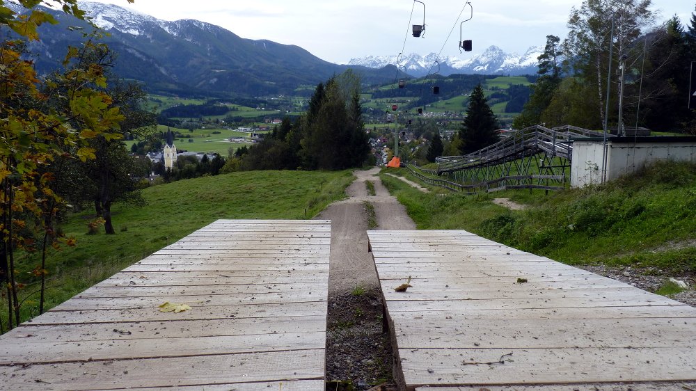 Blick auf den unteren Streckenteil. Ab hier führen alle Strecken am selben Trail ins Tal.