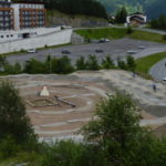 Pumptrack und der Parkplatz des Bikepark