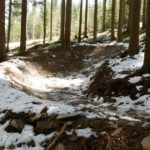 Kurven am roten Trail im Bikepark Lipno