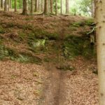 Schlucht mit fast senkrechter "Abfahrt" über einen Felsen