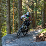 Biker im Wald im Bikepark Koralpe